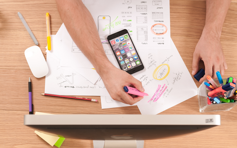 كيف تبني هوية بصرية قوية تميز مشروعك في السوق السعودي؟